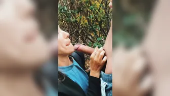 Teen Girl Sucks Cock in Public Park Outdoors and Cum Swallow , pulls hairy Balls , Blowjob